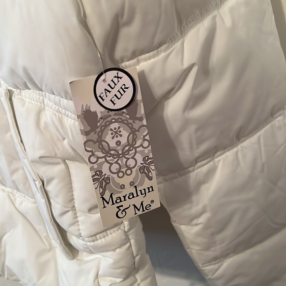 New White Puffer Jacket- Sz Large Faux fur trim on hood. Maralyn & Me - Picture 2 of 11